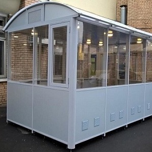 Теплая уличная курилка